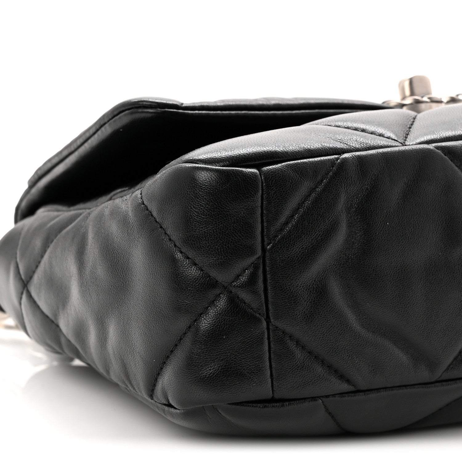 Lambskin Quilted Medium CHNL 19 Flap Black