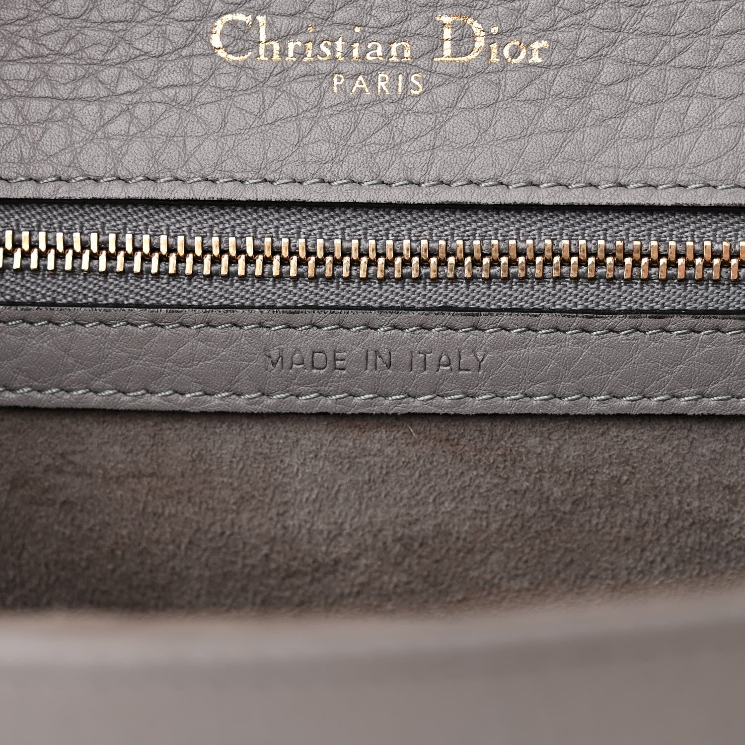 Grained Calfskin Medium D1ORama Flap Bag Gris