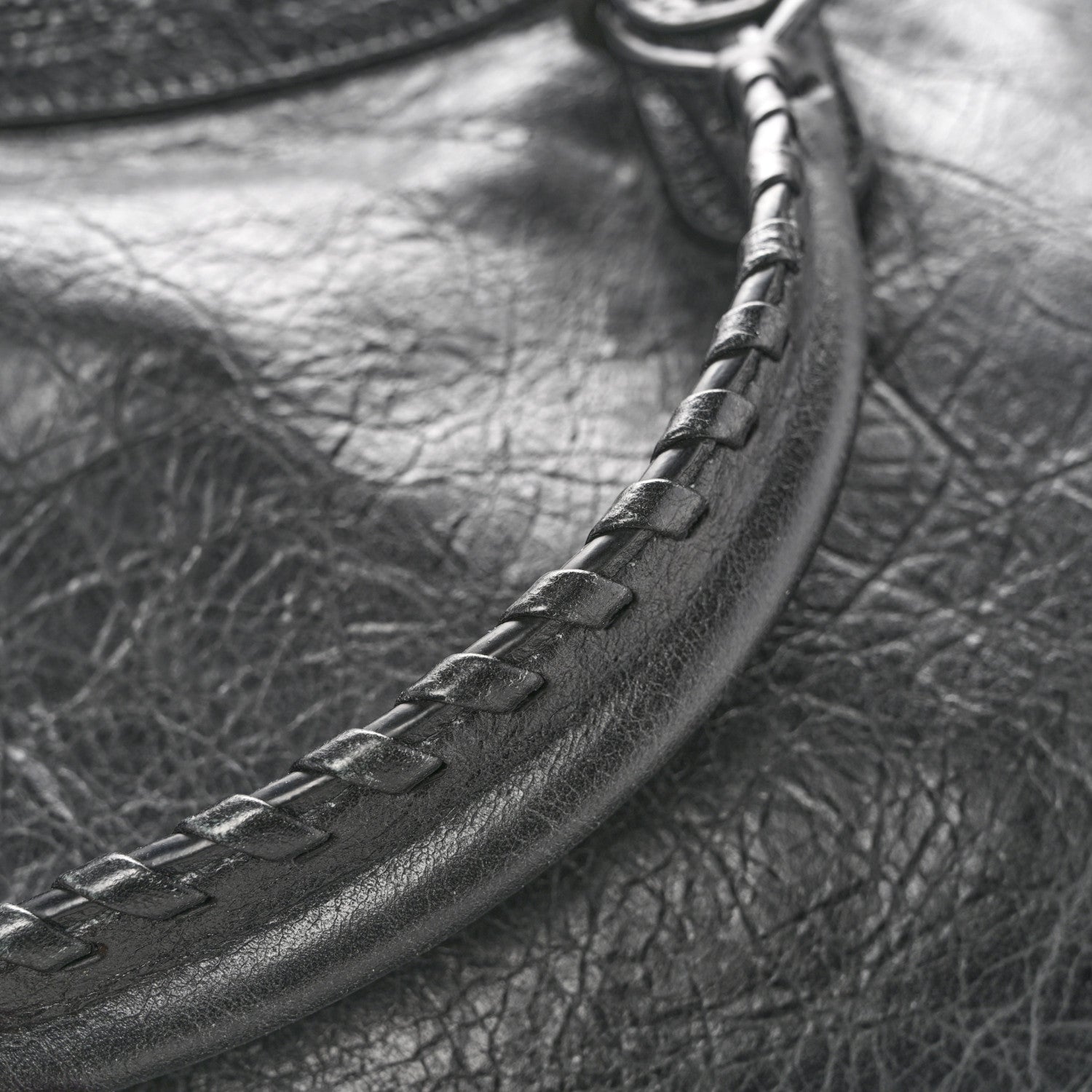 Arena Lambskin Classic Hardware Medium Le City Black
