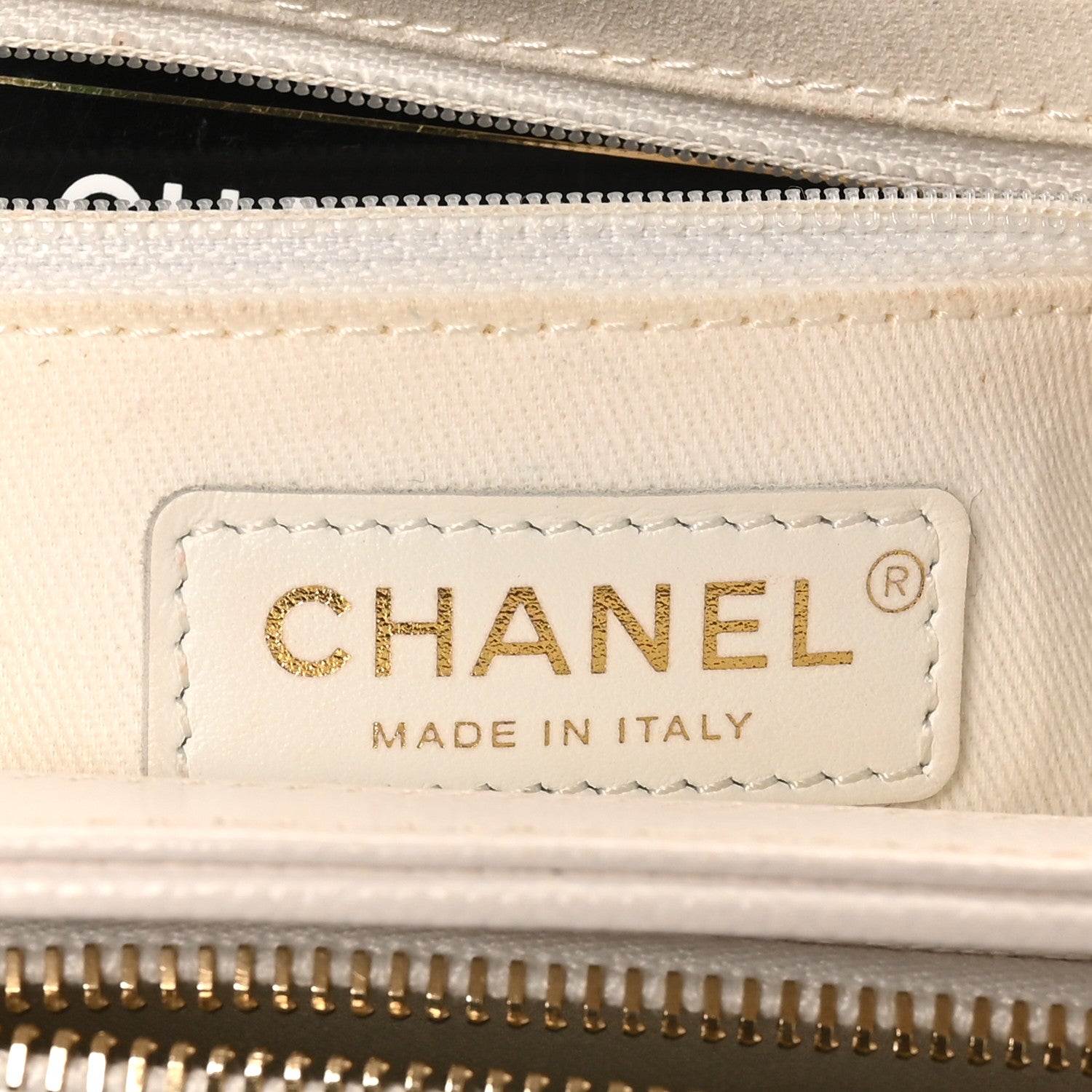 Caviar Quilted Medium Business Affinity Flap White