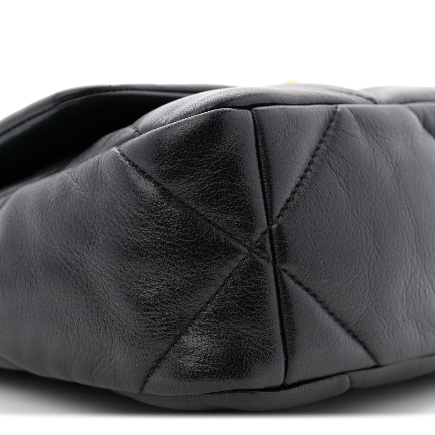 Lambskin Quilted Medium CHNL 19 Flap Black