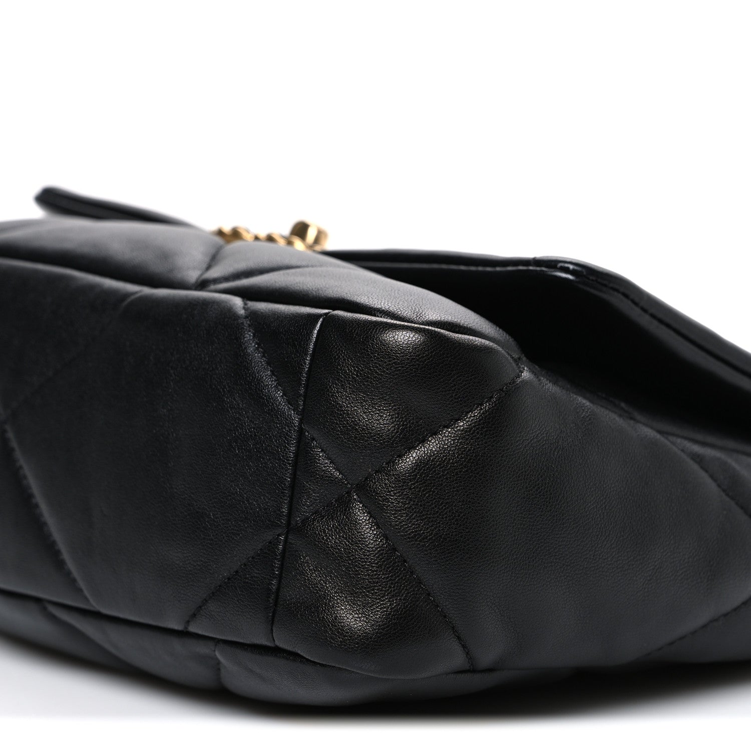 Lambskin Quilted Medium CHNL 19 Flap Black