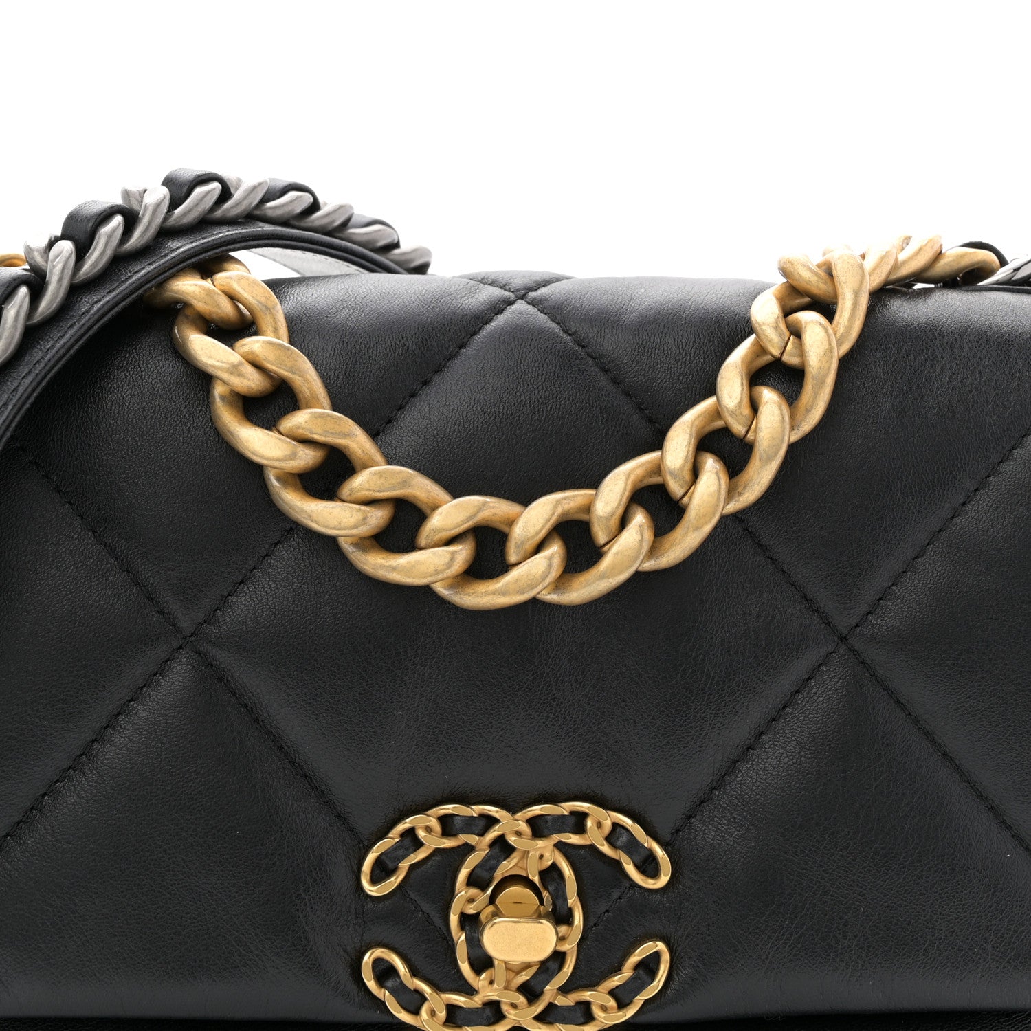 Lambskin Quilted Medium CHNL 19 Flap Black